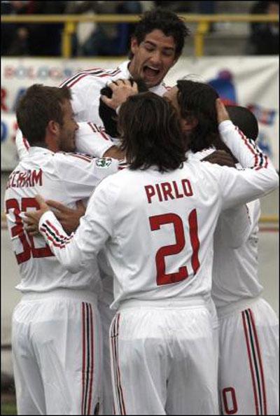 Попа Дэвида Бэкхема подверглась атаке футболистов