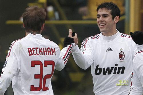 Попа Дэвида Бэкхема подверглась атаке футболистов