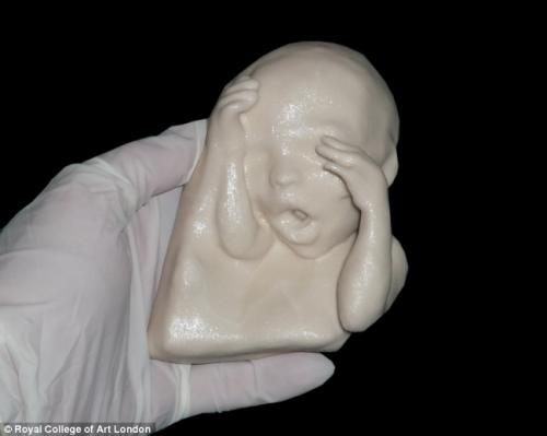 Новая технология позволяет будущим матерям подержать в руках неродившегося ребенка