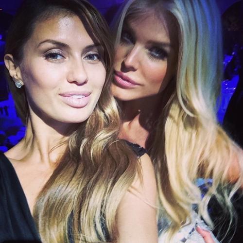 Российские знаменитости фотографируются с мировыми звездами