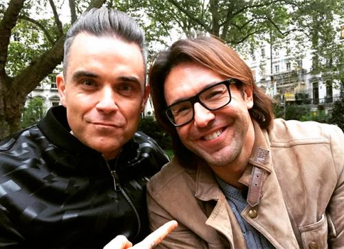 Российские знаменитости фотографируются с мировыми звездами