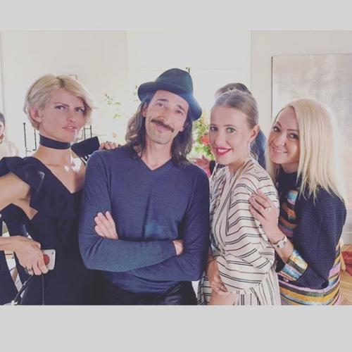 Российские знаменитости фотографируются с мировыми звездами