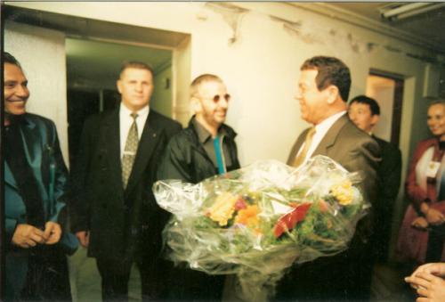 Российские знаменитости фотографируются с мировыми звездами