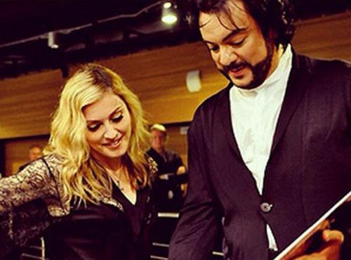 Российские знаменитости фотографируются с мировыми звездами