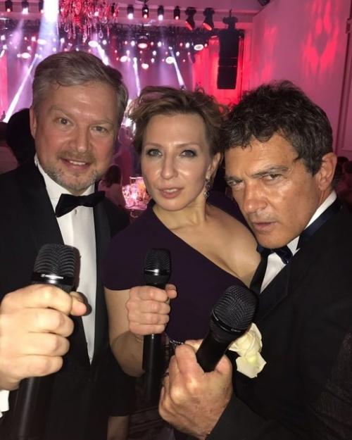 Российские знаменитости фотографируются с мировыми звездами