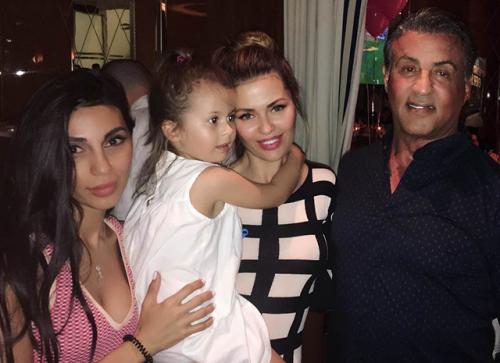 Российские знаменитости фотографируются с мировыми звездами