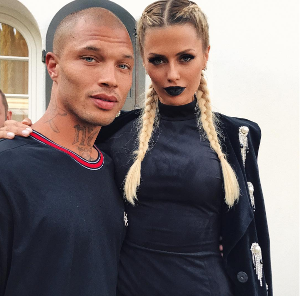 Российские знаменитости фотографируются с мировыми звездами