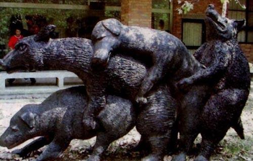 Скульптуры-монстры из детских парков
