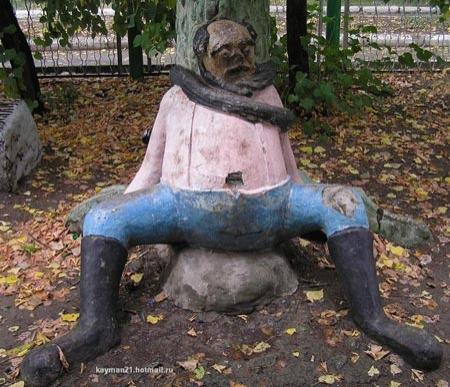 Скульптуры-монстры из детских парков
