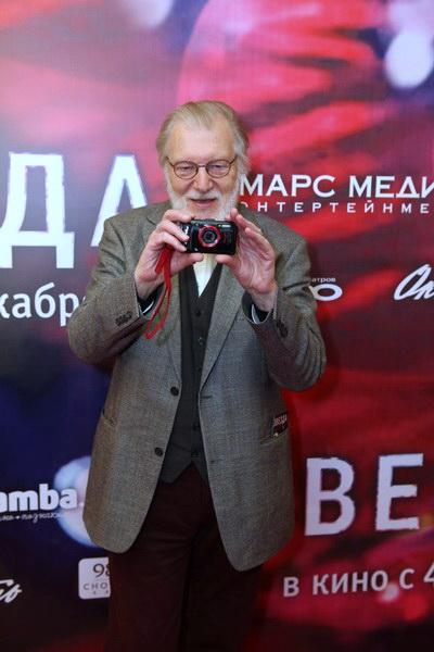 Олег Табаков пришел на премьеру к младшему сыну