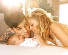 Николь Ричи показала свою дочь