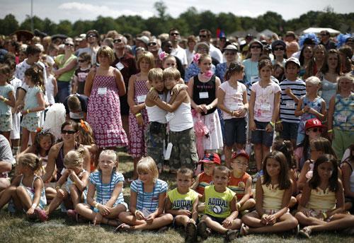 На фестиваль съехались четыре тысячи близнецов