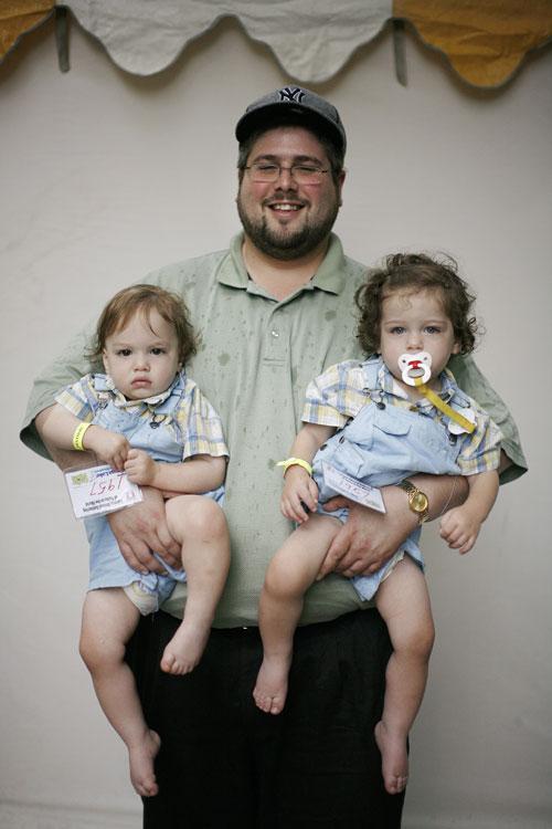 На фестиваль съехались четыре тысячи близнецов