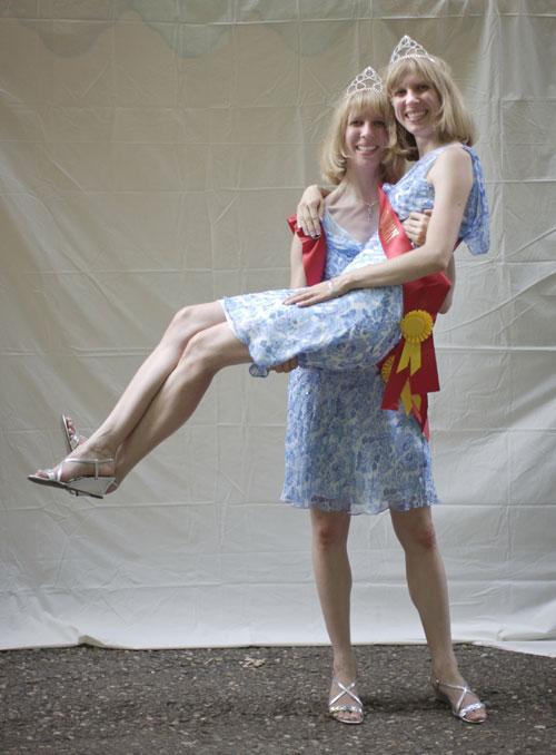 На фестиваль съехались четыре тысячи близнецов