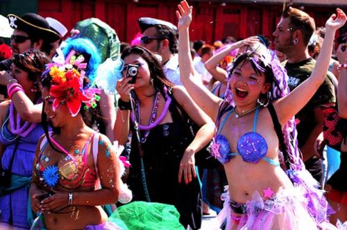 10 самых необычных фестивалей 2011 года
