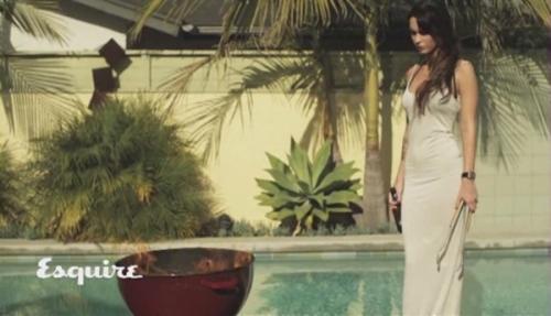 Меган Фокс сняли в кровати