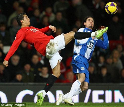 Став лучшим футболистом мира, Криштиану Роналду расслабился в объятиях подружки