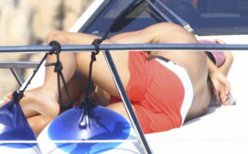 Став лучшим футболистом мира, Криштиану Роналду расслабился в объятиях подружки