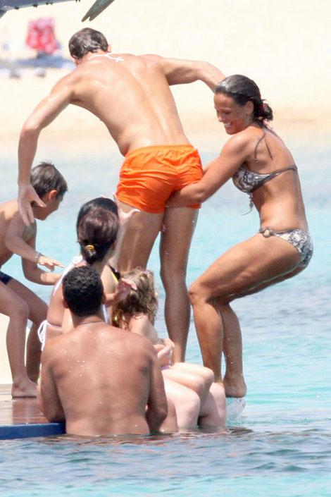 Став лучшим футболистом мира, Криштиану Роналду расслабился в объятиях подружки