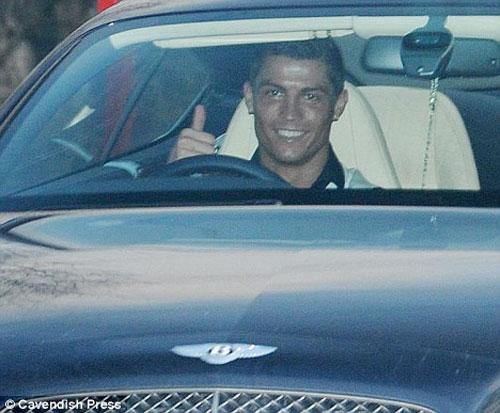 Став лучшим футболистом мира, Криштиану Роналду расслабился в объятиях подружки