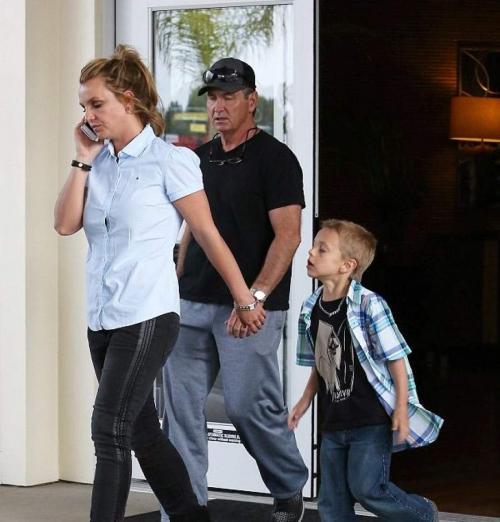 Знаменитости, которых обвиняли в избиении собственных детей