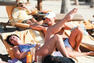 Лолита на отдыхе ни в чем себе не отказывала