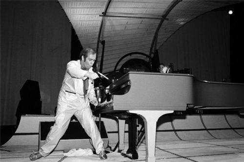 Знаменитые музыканты: такими их знал мир в начале взлета