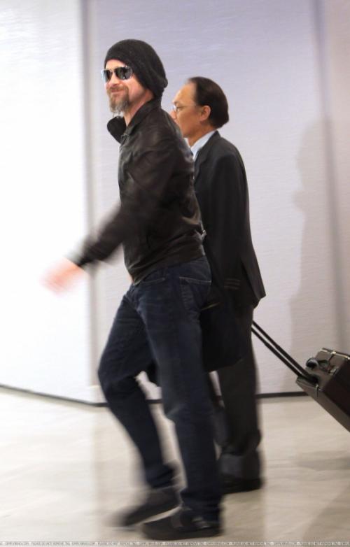 Брэд Питт заплёл бороду в косички