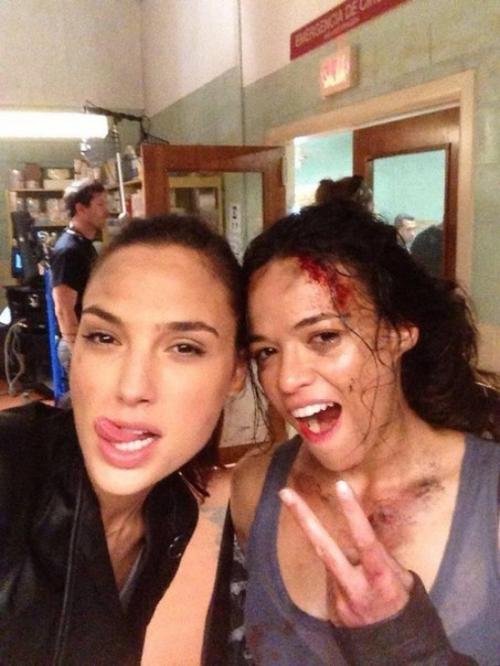 Женщины-бойцы MMA на ринге и в обычной жизни