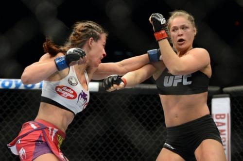 Женщины-бойцы MMA на ринге и в обычной жизни