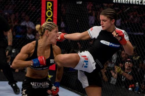 Женщины-бойцы MMA на ринге и в обычной жизни