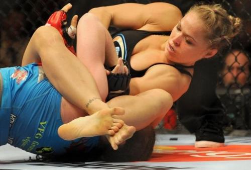 Женщины-бойцы MMA на ринге и в обычной жизни