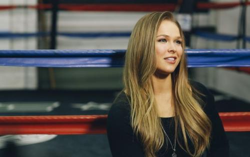 Женщины-бойцы MMA на ринге и в обычной жизни