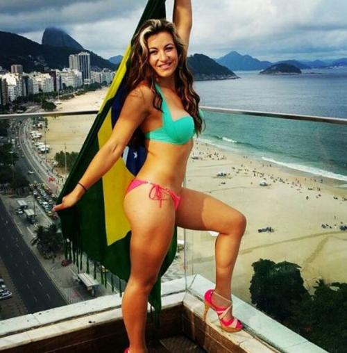 Женщины-бойцы MMA на ринге и в обычной жизни