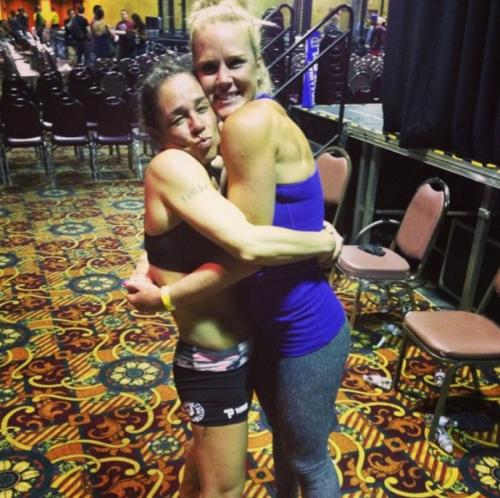 Женщины-бойцы MMA на ринге и в обычной жизни