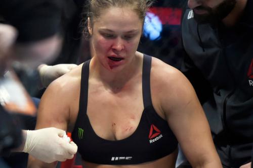 Женщины-бойцы MMA на ринге и в обычной жизни