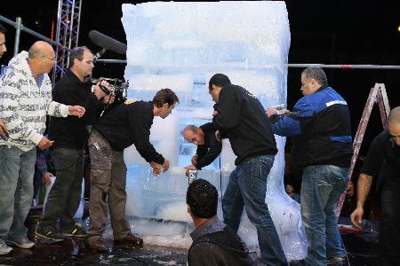 Израильский иллюзионист повис между небоскрёбами
