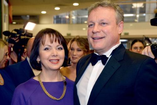 15 звезд, которые попались на измене