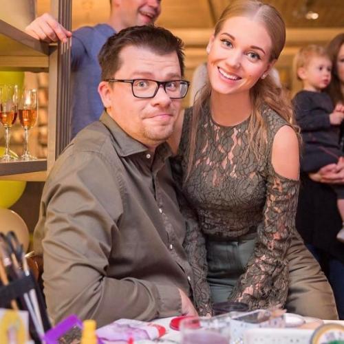 15 звезд, которые попались на измене