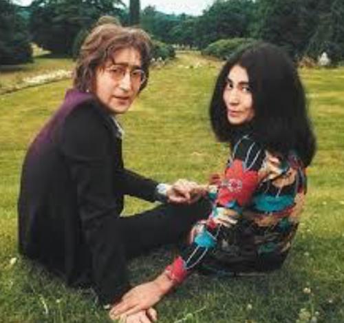 15 звезд, которые попались на измене