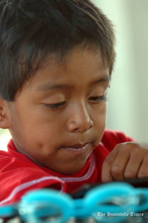 Безногий и однорукий пловец стал гордостью команды по плаванию