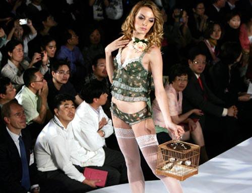 Пекин и Лондон соревнуются чье нижнее белье лучше