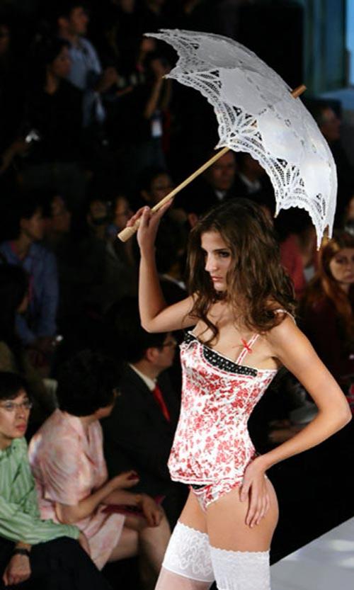 Пекин и Лондон соревнуются чье нижнее белье лучше