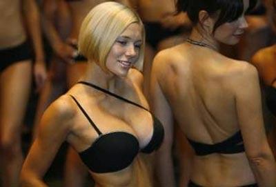 Пекин и Лондон соревнуются чье нижнее белье лучше