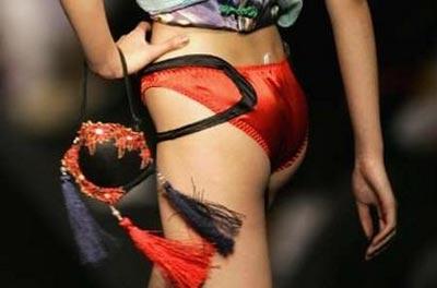 Пекин и Лондон соревнуются чье нижнее белье лучше