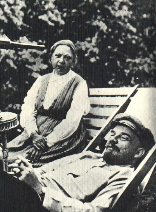 "Тетка в халате": советские и российские первые леди