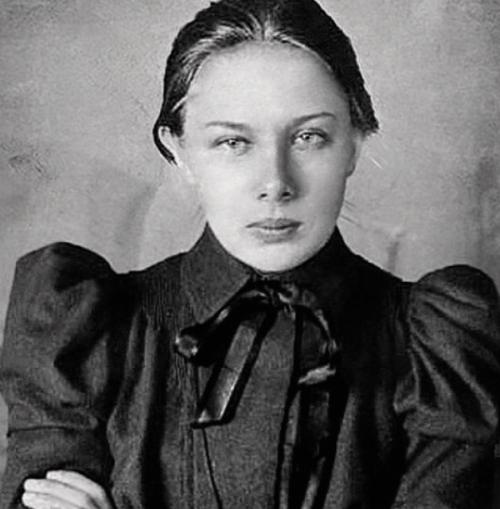 "Тетка в халате": советские и российские первые леди