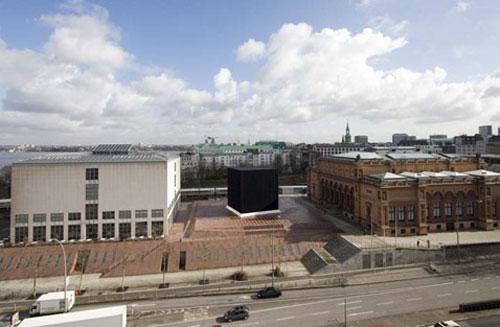 Черный куб прикинулся квадратом Малевича