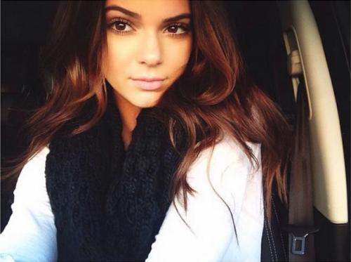 Как и на чем зарабатывают Пэрис Хилтон, Ким Кардашьян и другие звезды гламура