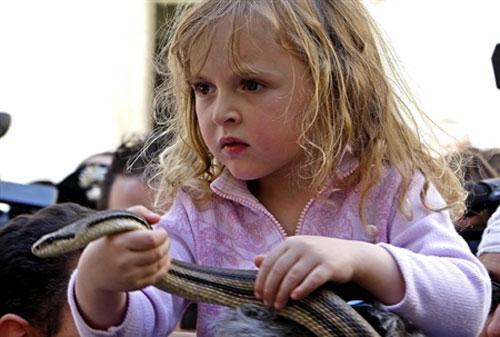 В Италии прошла процессия змееловов